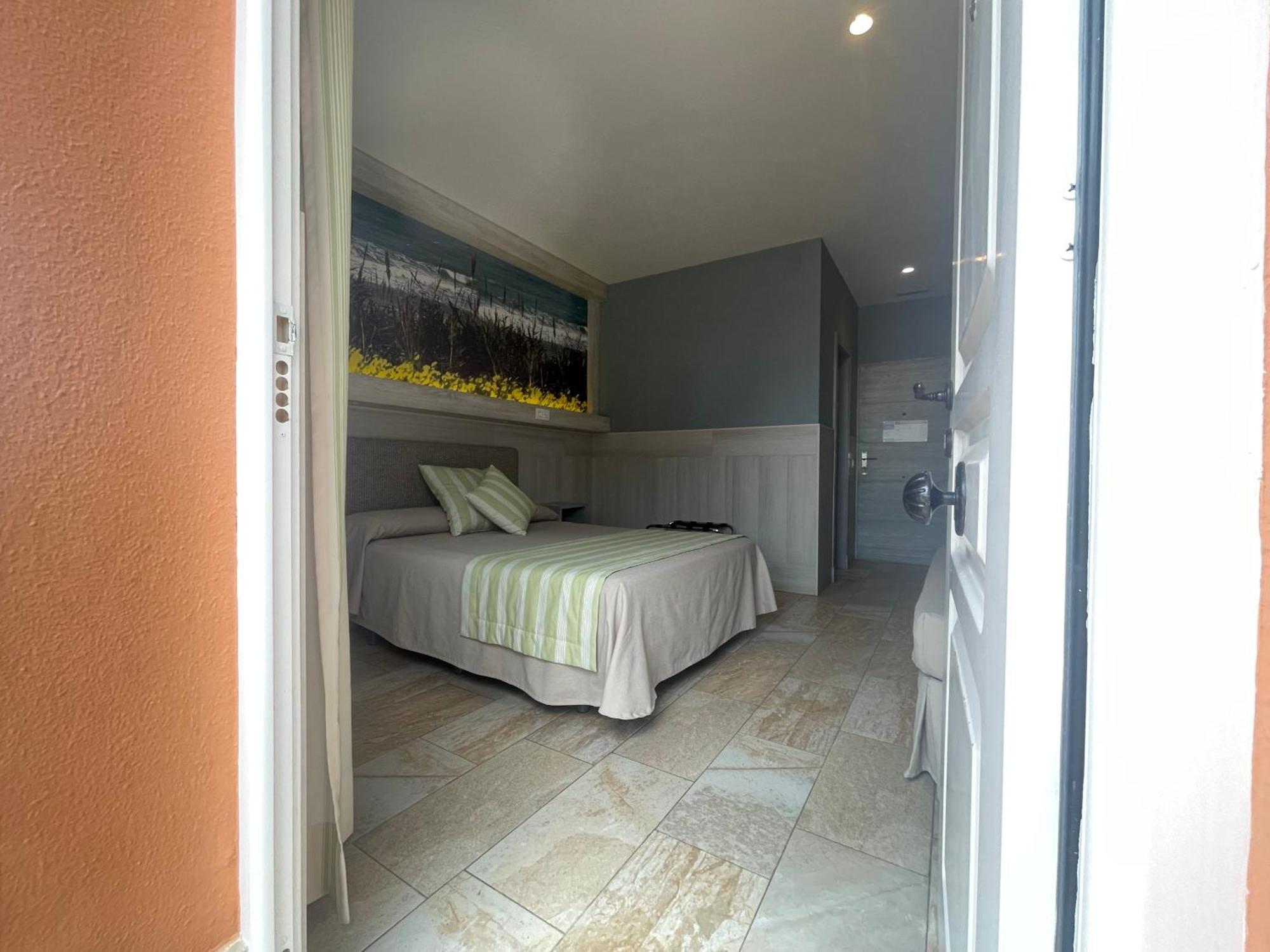 Hostal Noli Chiclana de la Frontera Exterior photo